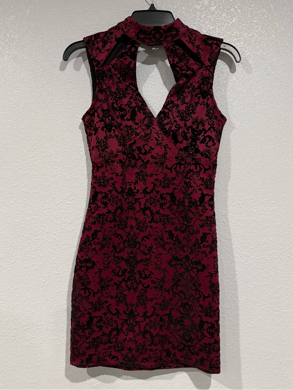 Charlotte Russe Y2K Goth Chic Burgundy Black Floral Velvet Bodycon Mini Cut-Out